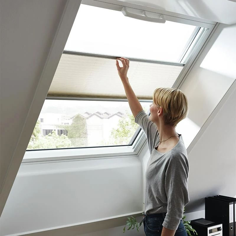 Roto ZFA Translucent Pleated Blind